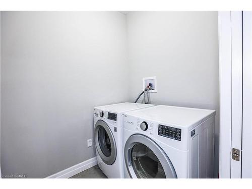 18 Borden Trail, Welland, ON - Indoor Photo Showing Laundry Room