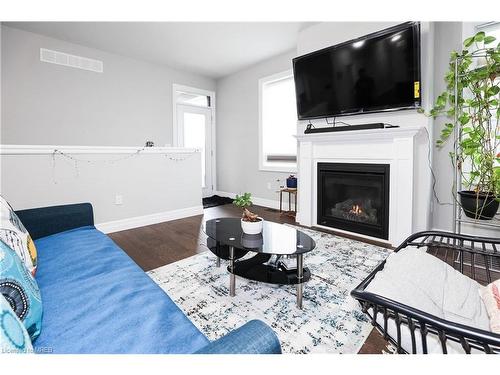 18 Borden Trail, Welland, ON - Indoor Photo Showing Living Room With Fireplace