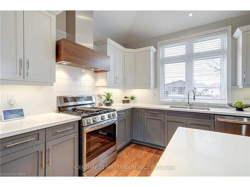 190 Rykert Street, St. Catharines, ON - Indoor Photo Showing Kitchen With Double Sink With Upgraded Kitchen