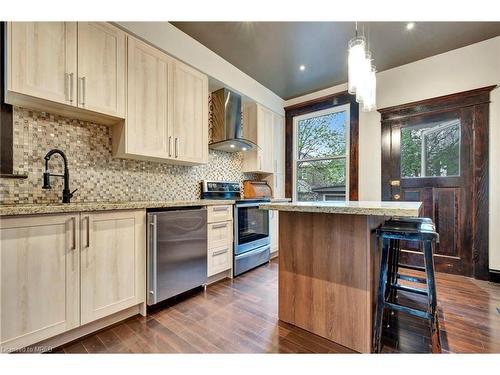 80 Spadina Avenue, Hamilton, ON - Indoor Photo Showing Kitchen With Upgraded Kitchen
