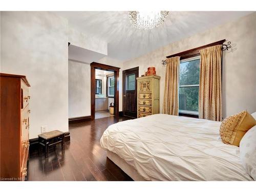 80 Spadina Avenue, Hamilton, ON - Indoor Photo Showing Bedroom