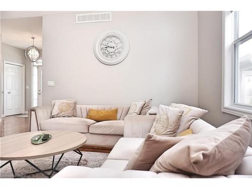 660 Zermatt Drive, Waterloo, ON - Indoor Photo Showing Living Room