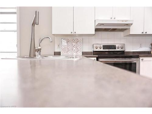 660 Zermatt Drive, Waterloo, ON - Indoor Photo Showing Kitchen With Stainless Steel Kitchen With Upgraded Kitchen
