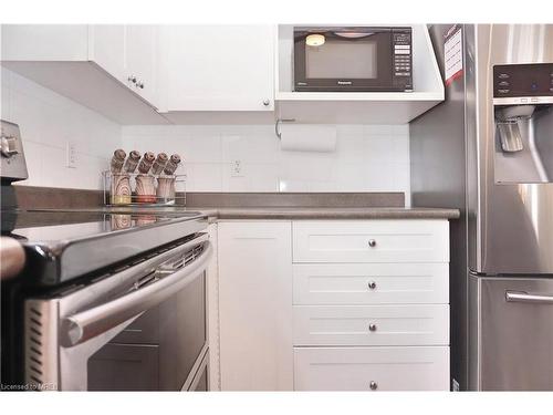 660 Zermatt Drive, Waterloo, ON - Indoor Photo Showing Kitchen