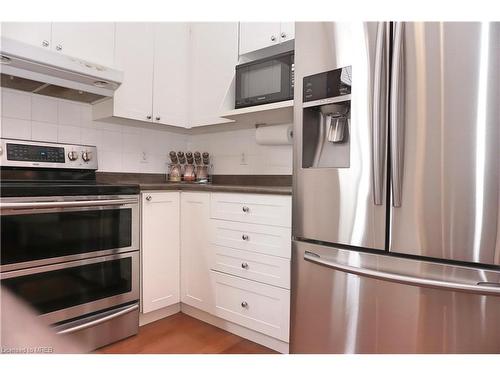 660 Zermatt Drive, Waterloo, ON - Indoor Photo Showing Kitchen With Stainless Steel Kitchen