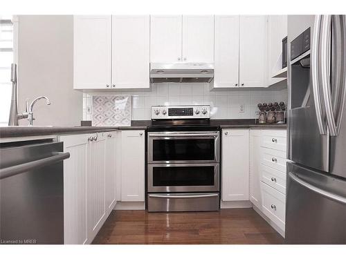 660 Zermatt Drive, Waterloo, ON - Indoor Photo Showing Kitchen With Stainless Steel Kitchen With Upgraded Kitchen