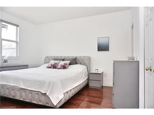 660 Zermatt Drive, Waterloo, ON - Indoor Photo Showing Bedroom