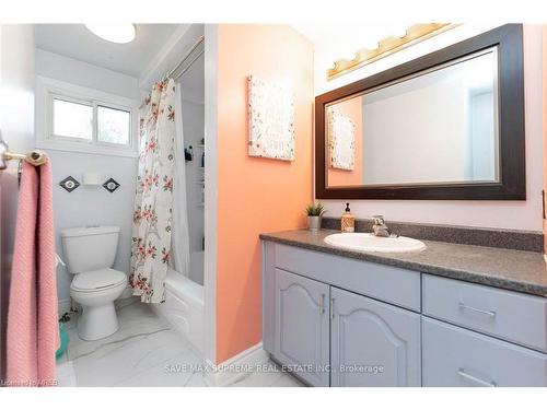 1756 Briarwood Drive, Cambridge, ON - Indoor Photo Showing Bathroom