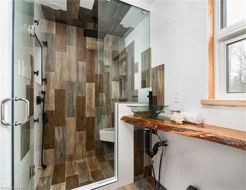 613 Long Lake Road, Novar, ON - Indoor Photo Showing Bathroom