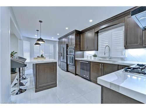 5952 Grossbeak Drive, Mississauga, ON - Indoor Photo Showing Kitchen With Upgraded Kitchen