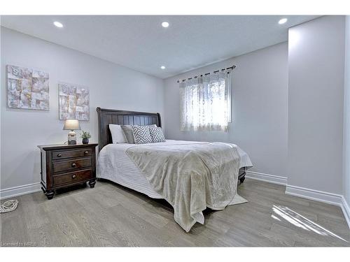 5952 Grossbeak Drive, Mississauga, ON - Indoor Photo Showing Bedroom
