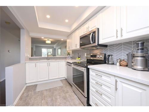 5-55 Bristol Road E, Mississauga, ON - Indoor Photo Showing Kitchen With Upgraded Kitchen