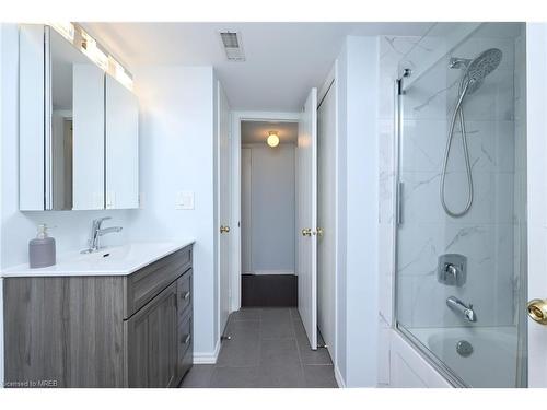5-55 Bristol Road E, Mississauga, ON - Indoor Photo Showing Bathroom