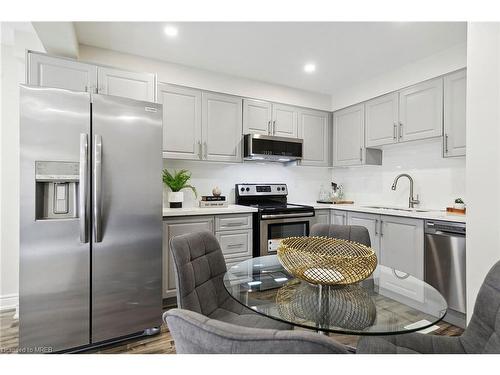 7 Collins Crescent, Brampton, ON - Indoor Photo Showing Kitchen With Upgraded Kitchen