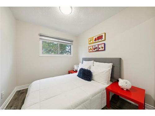 7 Collins Crescent, Brampton, ON - Indoor Photo Showing Bedroom