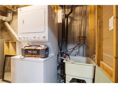 Bsmt-24 Tara Crescent, Thorold, ON - Indoor Photo Showing Laundry Room