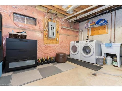 117-1050 Bristol Road W, Mississauga, ON - Indoor Photo Showing Laundry Room
