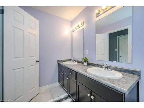 690 Victoria Road North, Guelph, ON - Indoor Photo Showing Bathroom