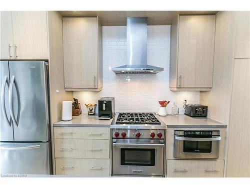 264 Vellwood Common, Oakville, ON - Indoor Photo Showing Kitchen With Upgraded Kitchen