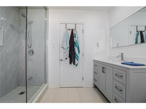 170 Iva Street, Welland, ON - Indoor Photo Showing Bathroom