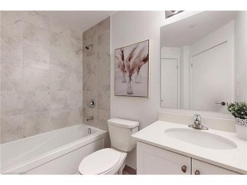418-600 North Service Road, Stoney Creek, ON - Indoor Photo Showing Bathroom