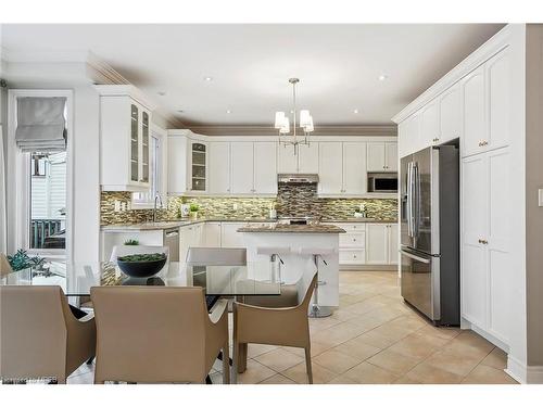 4217 Amaletta Crescent, Burlington, ON - Indoor Photo Showing Kitchen With Upgraded Kitchen