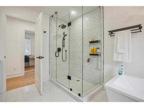 739 Scenic Drive, Hamilton, ON - Indoor Photo Showing Bathroom