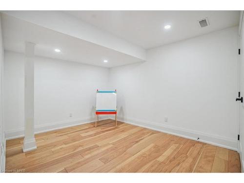 739 Scenic Drive, Hamilton, ON - Indoor Photo Showing Other Room