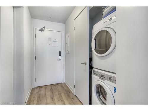 309-1800 Simcoe Street N, Oshawa, ON - Indoor Photo Showing Laundry Room