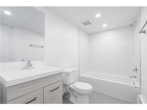 6-237 Church Street, St. Catharines, ON - Indoor Photo Showing Bathroom
