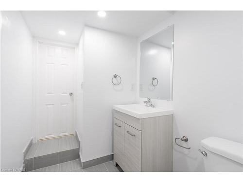 6-237 Church Street, St. Catharines, ON - Indoor Photo Showing Bathroom