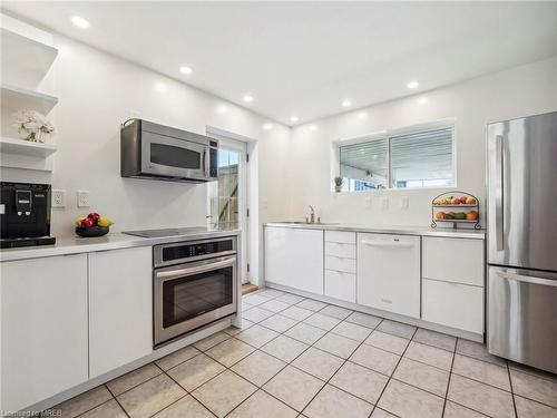 38 Dunsany Crescent, Toronto, ON - Indoor Photo Showing Kitchen