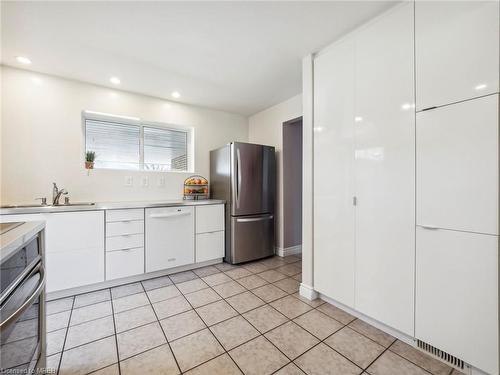 38 Dunsany Crescent, Toronto, ON - Indoor Photo Showing Kitchen