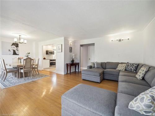 38 Dunsany Crescent, Toronto, ON - Indoor Photo Showing Living Room