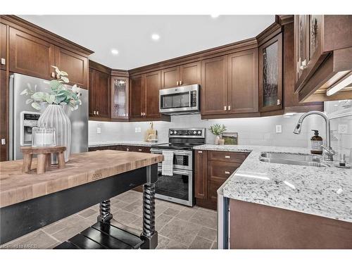 2151 Grand Ravine Drive, Oakville, ON - Indoor Photo Showing Kitchen With Upgraded Kitchen
