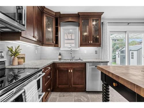 2151 Grand Ravine Drive, Oakville, ON - Indoor Photo Showing Kitchen