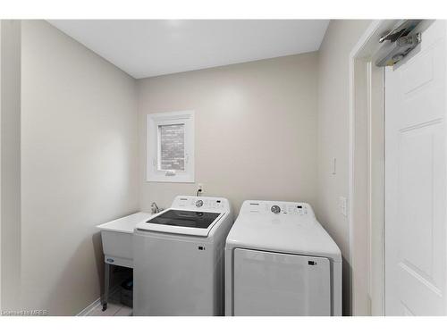 2151 Grand Ravine Drive, Oakville, ON - Indoor Photo Showing Laundry Room