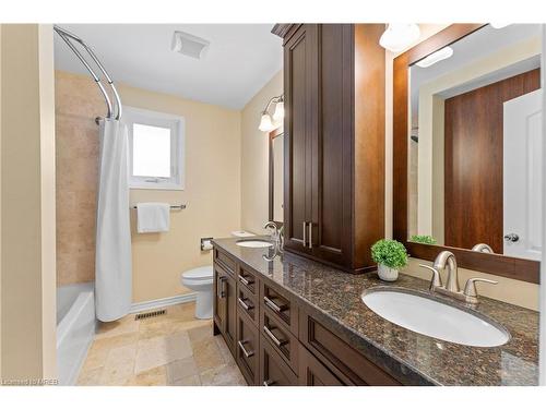 2151 Grand Ravine Drive, Oakville, ON - Indoor Photo Showing Bathroom