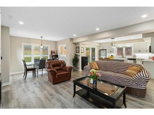 2026 Cavendish Drive, Burlington, ON - Indoor Photo Showing Living Room