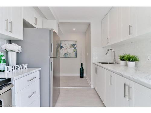 93 Mcmillan Drive, Oshawa, ON - Indoor Photo Showing Kitchen