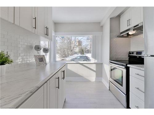 93 Mcmillan Drive, Oshawa, ON - Indoor Photo Showing Kitchen