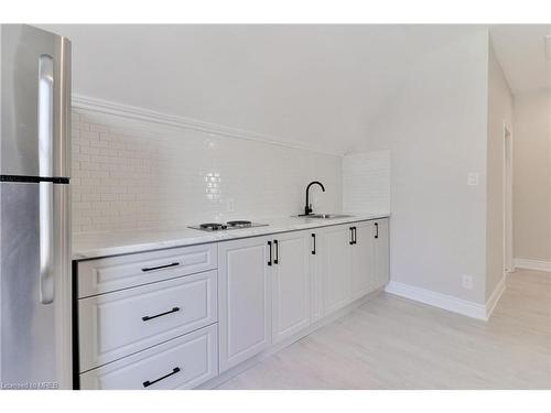 93 Mcmillan Drive, Oshawa, ON - Indoor Photo Showing Kitchen