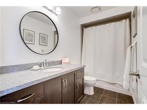 213 Echovalley Drive, Hamilton, ON - Indoor Photo Showing Bathroom