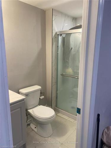 Lower-11 Overholt Drive, Thorold, ON - Indoor Photo Showing Bathroom