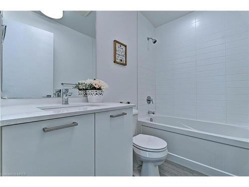 308-455 Charlton Avenue E, Hamilton, ON - Indoor Photo Showing Bathroom