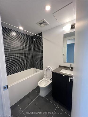 1501-1 Jarvis Street, Hamilton, ON - Indoor Photo Showing Bathroom
