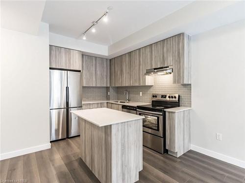 22-200 Malta Avenue, Brampton, ON - Indoor Photo Showing Kitchen With Upgraded Kitchen