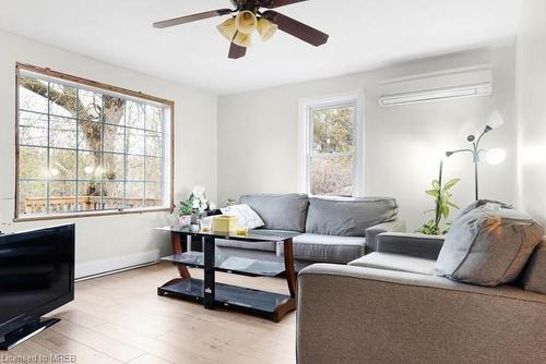 429 Point Anne Road, Belleville, ON - Indoor Photo Showing Living Room