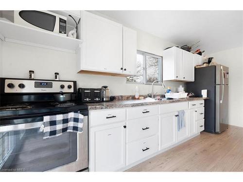 429 Point Anne Road, Belleville, ON - Indoor Photo Showing Kitchen