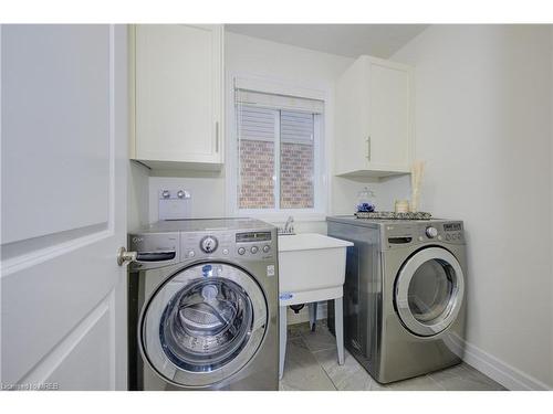 433 Twinleaf Street, Waterloo, ON - Indoor Photo Showing Laundry Room